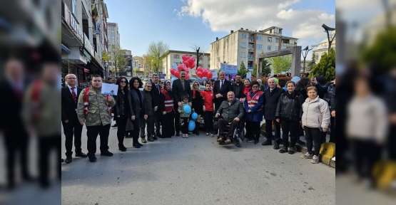 Otizm Farkındalık Günü Gölcük'te Renkli Görüntülere Sahne Oldu