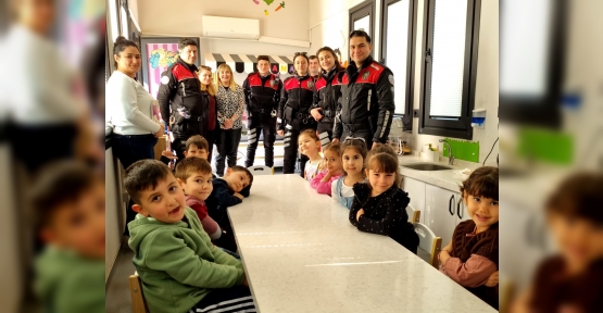    Polislerden Çocuklara Sürpriz Ziyaret