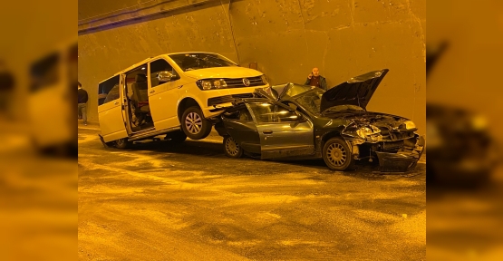 TEM'DE 8 ARAÇ ZİNCİRLEME KAZAYA KARIŞTI: 8 YARALI