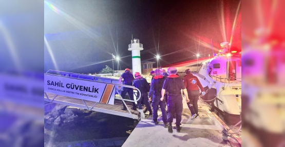 BALIK TUTARKEN KAYALIKLARDAN DENİZE DÜŞEN GENÇ YARALANDI