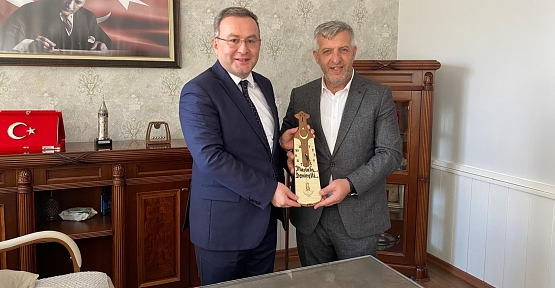 Kocaeli Trabzonlular Derneği’nden, Derince Kaymakamı Demirelli’ye Ziyaret