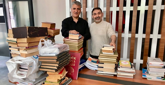 Muhtar’dan Şehit Kütüphanelerine 1000 Kitaplık Anlamlı Bağış