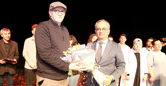 Özel Bireyler Tiyatro Oyununda Hünerlerini Sergiledi