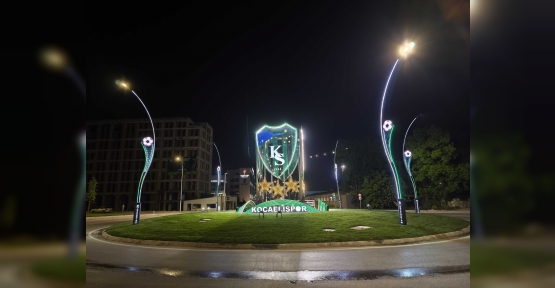 Stat Kavşağını Kocaelispor’un Arması Aydınlatıyor
