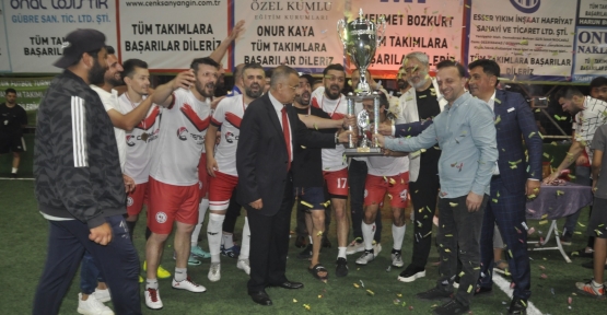 13. Altın Kiraz'da Ş ampiyon; Cenksan Yangın