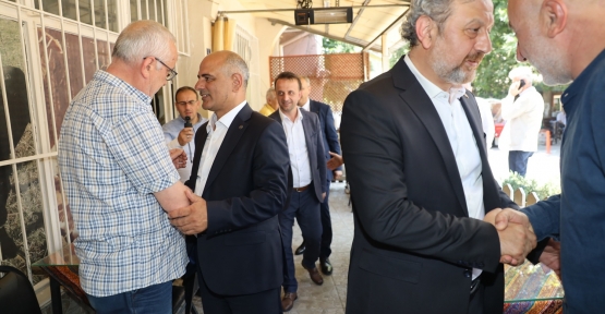 Başkan Söğüt Ve Milletvekili Yılmaz Körfez’de Esnaf Ziyareti Yaptı