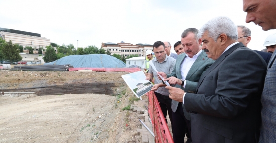 Büyükakın, KOÜ Camii ve Otopark İnşaatını İnceledi