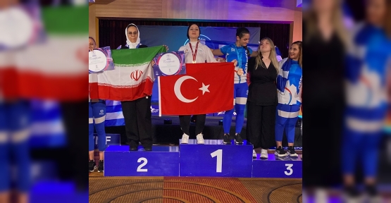 KÖRFEZLİ ESRA MUTİ, DÜNYANIN ZİRVESİNDE