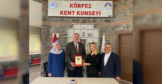 Milli Tekvandocu Şevval Yarar’dan  Başkan Önal’a Plaket