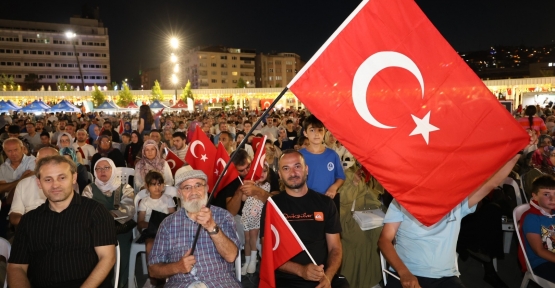    7’den 77’ye Demokrasi Aşkı