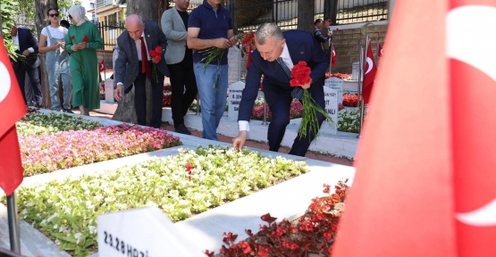 Aktaş Ve Büyükakın, Dua Okudu, Karanfil Bıraktı