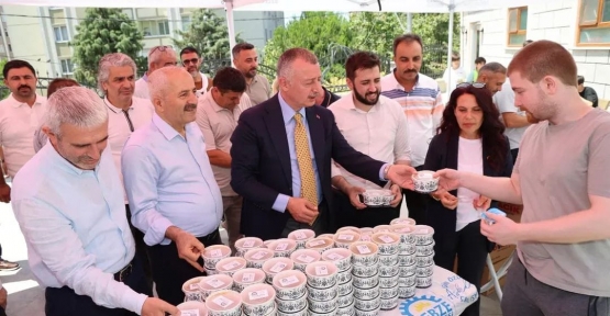 Büyükakın, Gebze'de Aşure Dağıttı