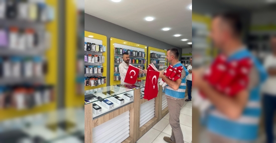 Büyükşehir Belediyesi, 15 Temmuz’un 9. Yıldönümünde  Binlerce Türk Bayrağı Dağıttı
