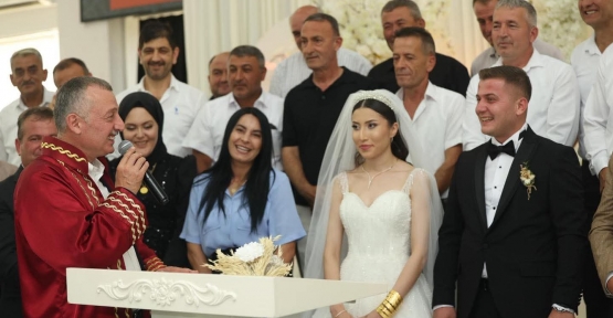 Düğüne Gitti, Proje İnceledi, Vatandaşla Sohbet Etti