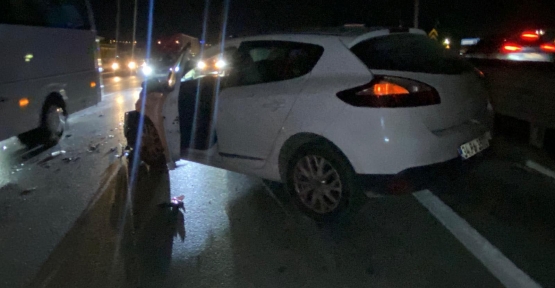 İZMİT'TE İKİ OTOMOBİL ÇARPIŞTI: 1 YARALI