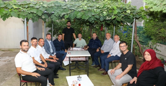 AK Parti’de Bir Günde 12 Bin Üye Ziyareti