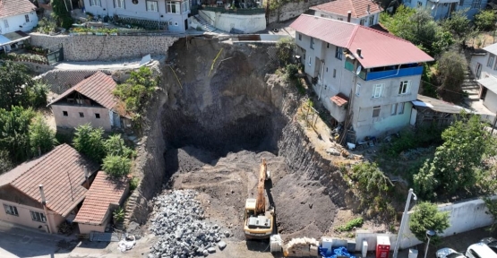DEĞİRMENDERE'DE TOPRAK KAYMASINA HIZLI MÜDAHALE   