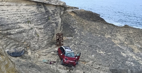El Frenini Çekmeyi Unutunca Pembe Kayalar'dan Uçtular