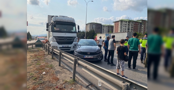 KOCAELİ TEM OTOYOLU’NDA 4 ARAÇLI ZİNCİRLEME KAZA