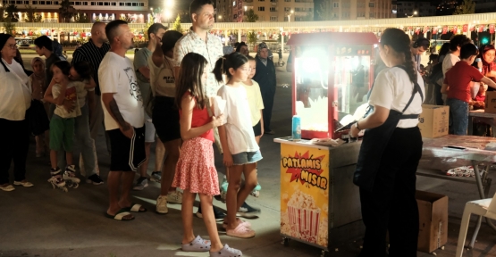 Milli İrade Meydanı, Sinemaseverlerin Adresi Oldu