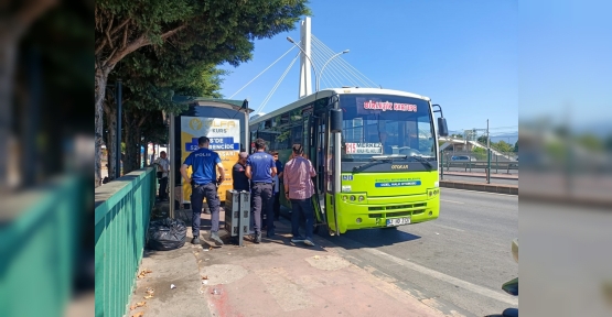 POLİS GELİNCE BIÇAĞINI BOYNUNA DAYADI