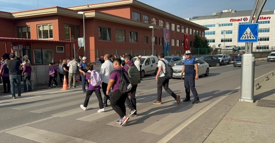 Büyükşehir Zabıtası Öğrencilere Kol Kanat Gerdi