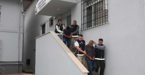 FİRARİ HÜKÜMLÜ VE 2 GÖÇMEN KAÇAKÇISI TUTUKLANDI