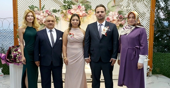 GAZETECİ BURHAN YARAR KIZINI EVLENDİRİYOR