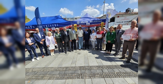 Gölcük'te Sağlık Sokağına Yoğun İlgi