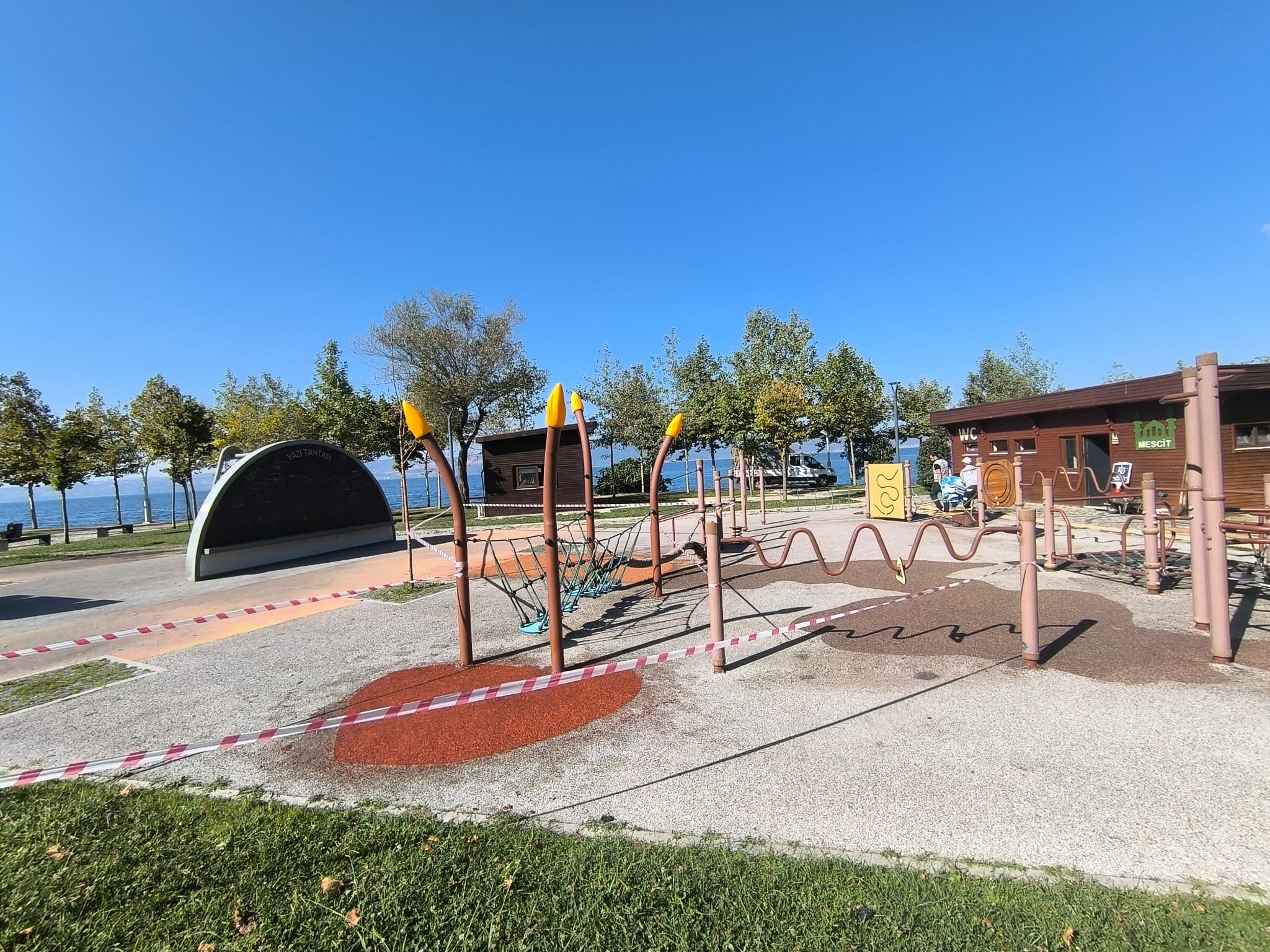 Karamürsel Ereğli Aktif Park’ın Zemini Yenilendi