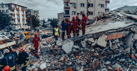 Kutsal Mücadele, Alevler Arasında Zamanla Yarış