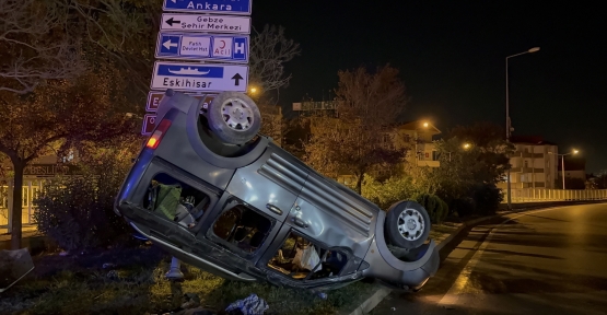 TİCARİ ARAÇ TAKLA ATTI: 6 YARALI