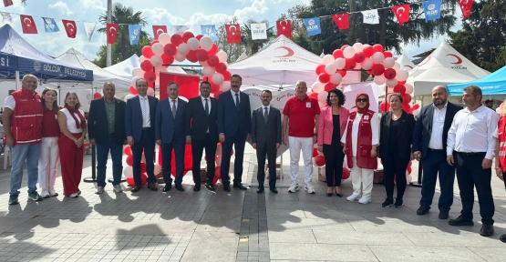 Vali Aktaş, Gölcük’te Gerçekleştirilen “Okulumda KANpanya Var” Adlı Kan Bağışı Etkinliğine Katıldı
