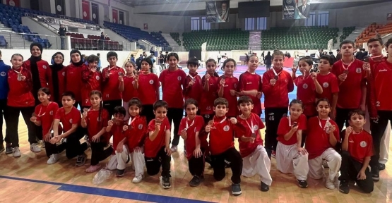 29 Ekim Cumhuriyet Kupası Karate Turnuvası’nda Körfezli Karateciler Tulum Çıkardılar
