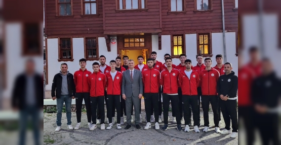 Başkan Sezer Voleybol Takımına Moral Verdi