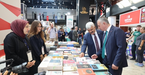 BÜYÜKAKIN: KİTAP FUARI KENTİN GELECEĞİNE İZ BIRAKIYOR