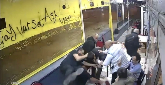 ÇAY OCAĞINDA OTURURKEN SİLAHLI SALDIRIYA UĞRADI: O ANLAR KAMERADA