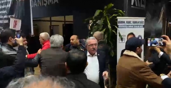 CHP KONGRESİNDE BASIN MENSUPLARINA SALDIRI