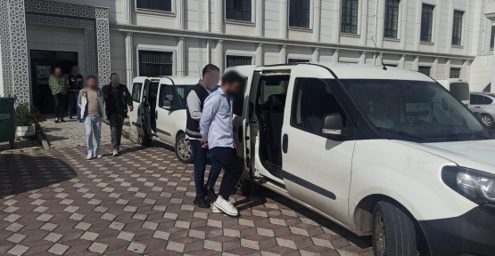 DERİNCE'DE OTO HIRSIZLARI YAKALANDI: 4 KİŞİ TUTUKLANDI