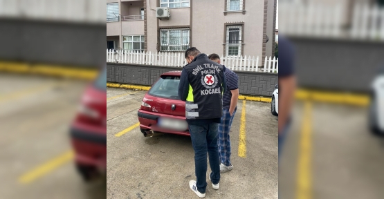 DÜĞÜN KONVOYUNDA GÜRÜLTÜ YAPAN ARAÇ TRAFİKTEN MEN EDİLDİ