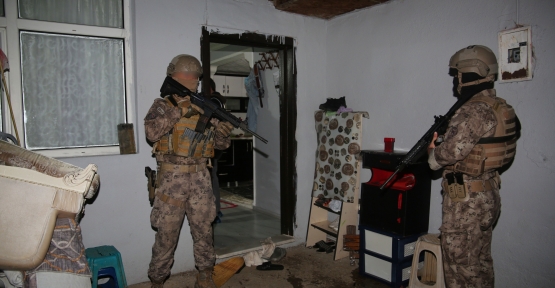 EVLER TEK TEK TESPİT EDİLDİ, KİLOLARCA UYUŞTURUCU ELE GEÇİRİLDİ