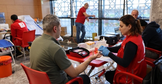 Kartepe’de “Birbirimize Candan Bağlıyız” Kan Bağışı Kampanyası