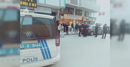KOCAELİ’DE YOL VERME KAVGASI: 1 YARALI