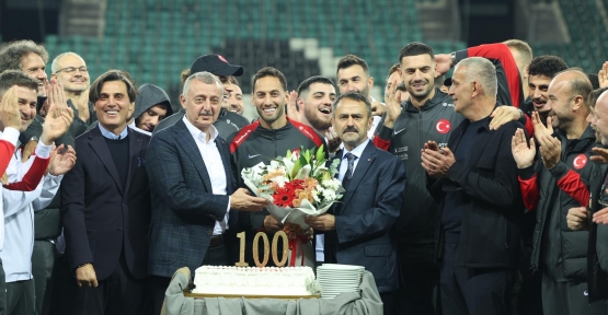 Tarihi Maç Öncesi Milli Takım'a Moral Verdiler