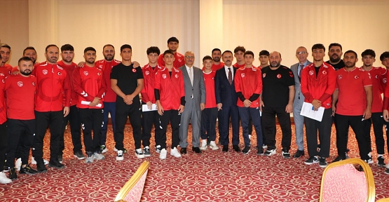Vali Aktaş, İlimizde Kampa Giren Milli Güreşçileri Ziyaret Etti