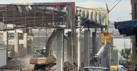 7 Kişinin Öldüğü Parfüm Dolum Tesisi Yıkılıyor