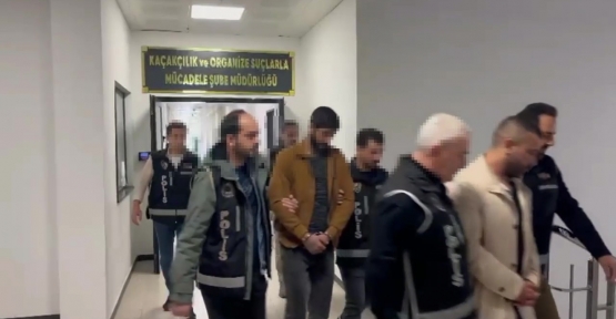 KOCAELİ'DE KAÇAKÇILIK OPERASYONU: 10 SİLAH ELE GEÇİRİLDİ, 3 ŞÜPHELİ GÖZALTINA ALINDI