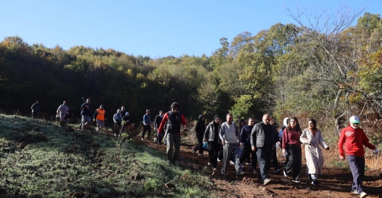 Körfez Belediyesi’nden Gençlerle Doğa Yürüyüşü