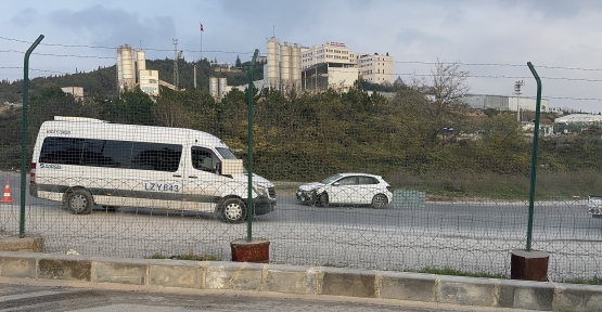 Otomobil İle Servis Çarpıştı: 1 Yaralı