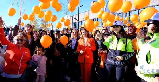 Turuncu Balonlarla Kadına Şiddete ‘Dur’ Mesajı